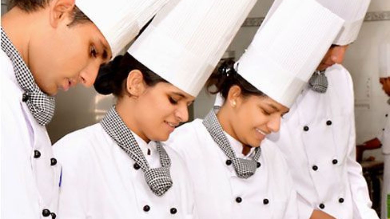 How Hotel Management Helps in Starting a Restaurant