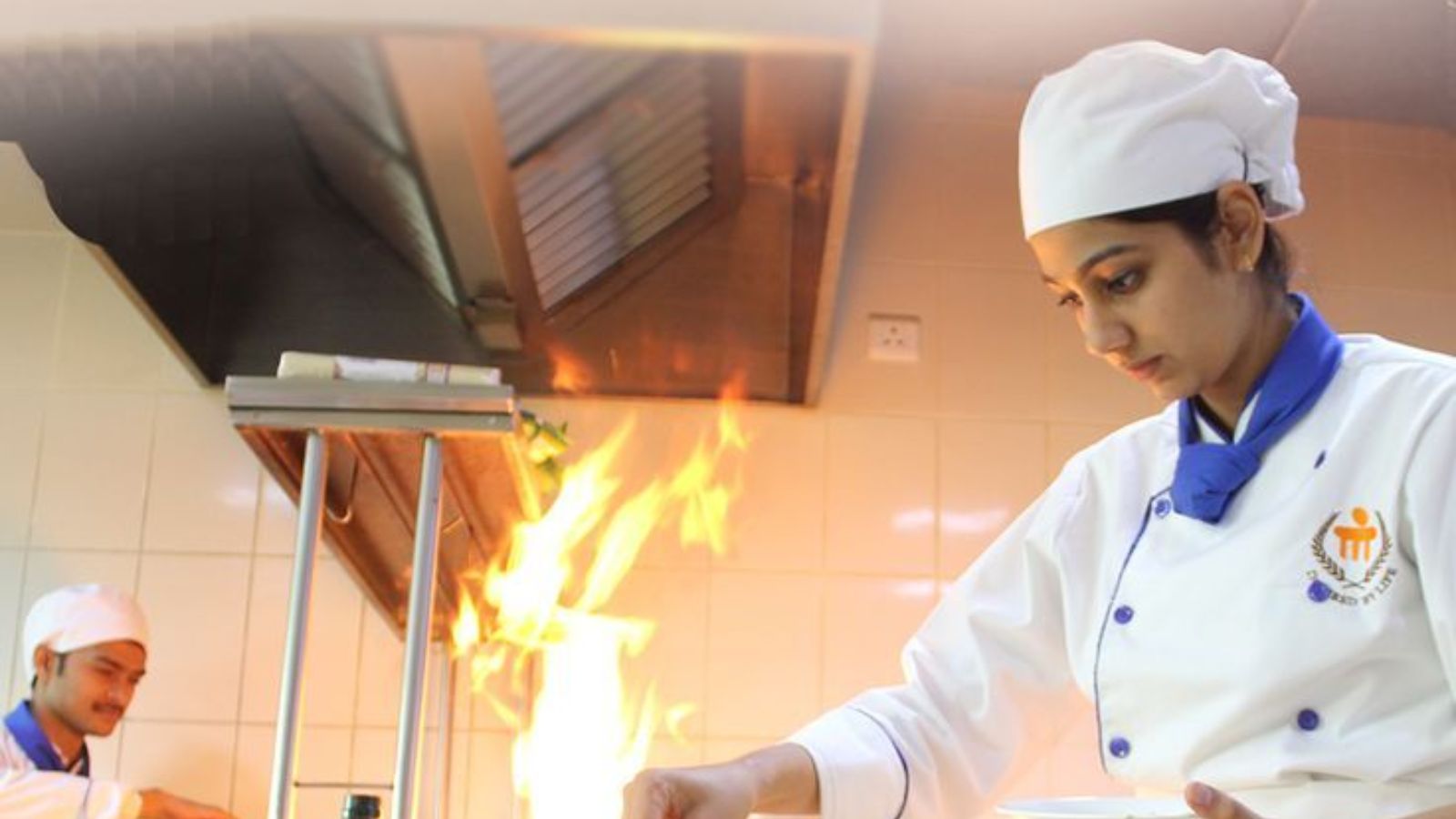 Diploma vs Degree in Hotel Management – Which is Better?