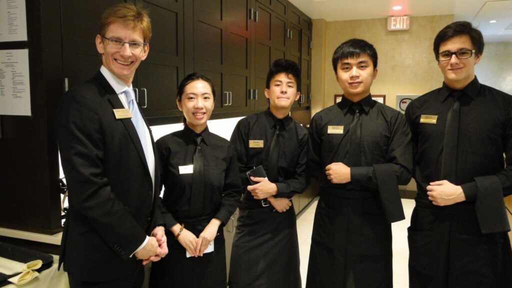 Certificate vs Advanced Diploma in Hospitality – Best Option in Delhi NCR