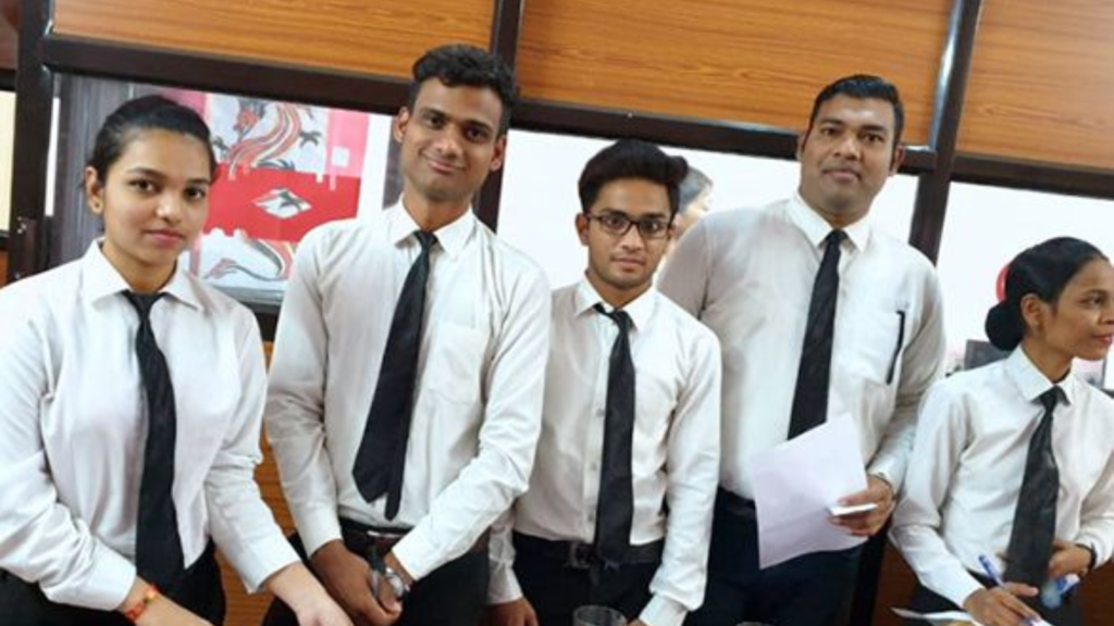Hotel management course in Vivek Vihar