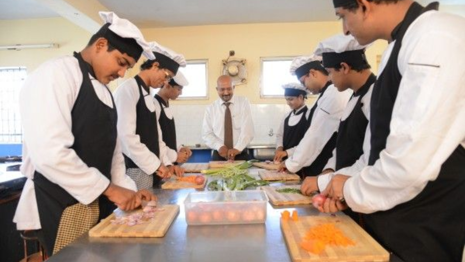 Hotel Management Course Near Rajiv Chowk Metro Station
